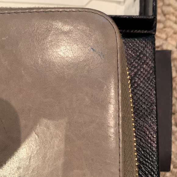 Prada Wallet - Picture 7 of 7